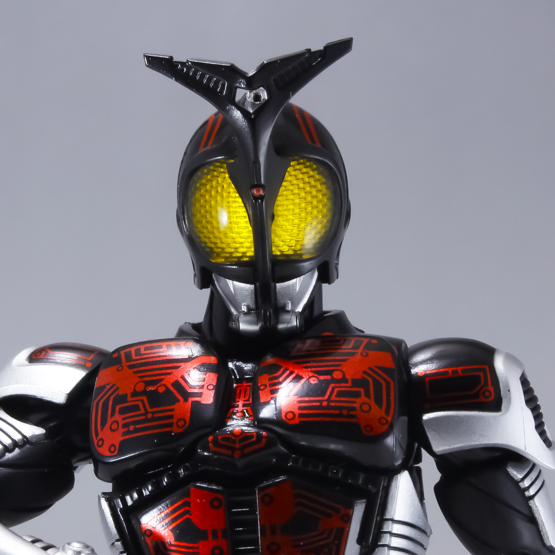 S.H.Figuarts（真骨彫製法） 仮面ライダーダークカブト