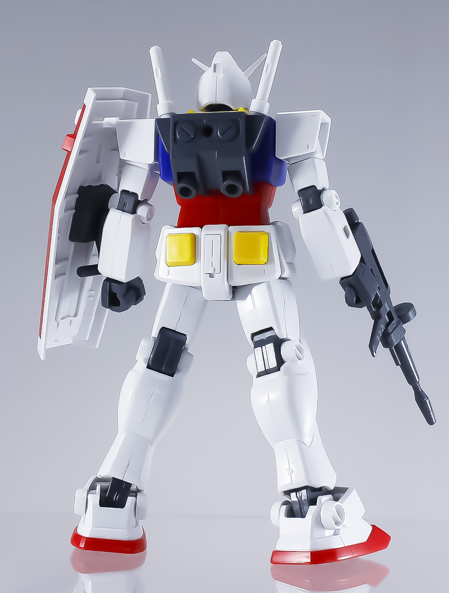 【ジャンク扱い】ガンプラ３種 組立済み（素組み) ⑨ ガンダム 中古】ｿﾉﾀﾌﾟS）組立済 160) RX-78-2ガンダム ガンプラ 完成品