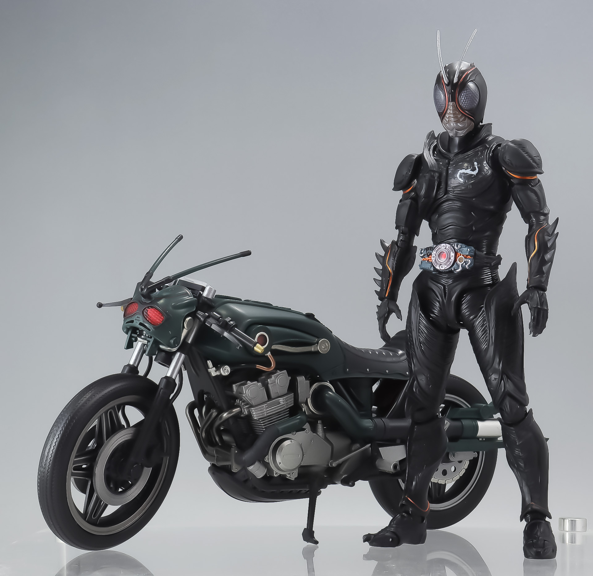 S.H.Figuarts バトルホッパー（仮面ライダーBLACK SUN